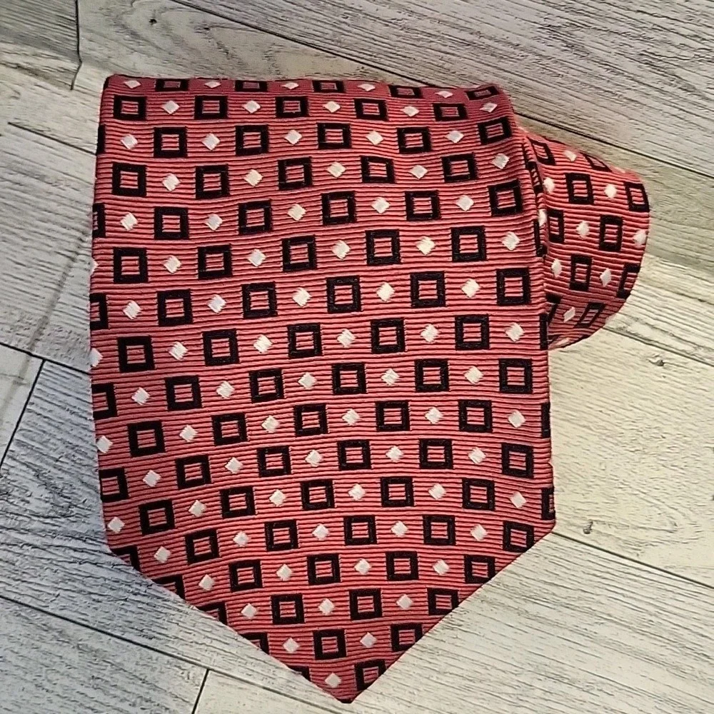 Brooks Brothers Necktie Makers Silk USA Foulard Geometric Pink Preppy 56‎ Tie